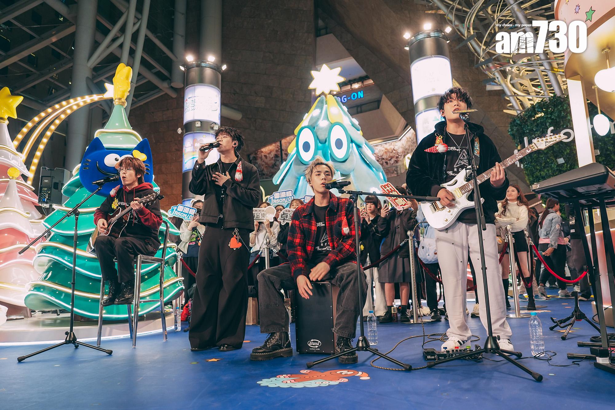 組合新人獎大熱ROVER快閃朗豪坊Full Band實力演出,以音樂倒數佳節。