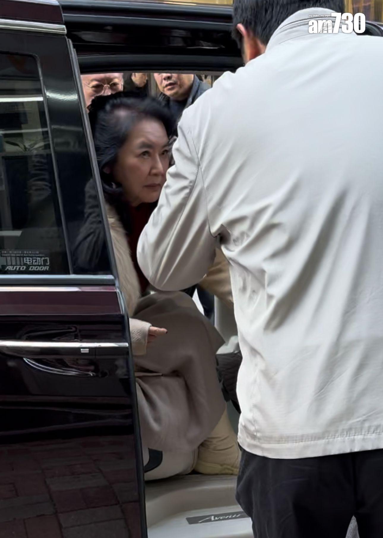 胡慧中與老公午膳,不過未見囡囡同行。 (娛樂組攝)