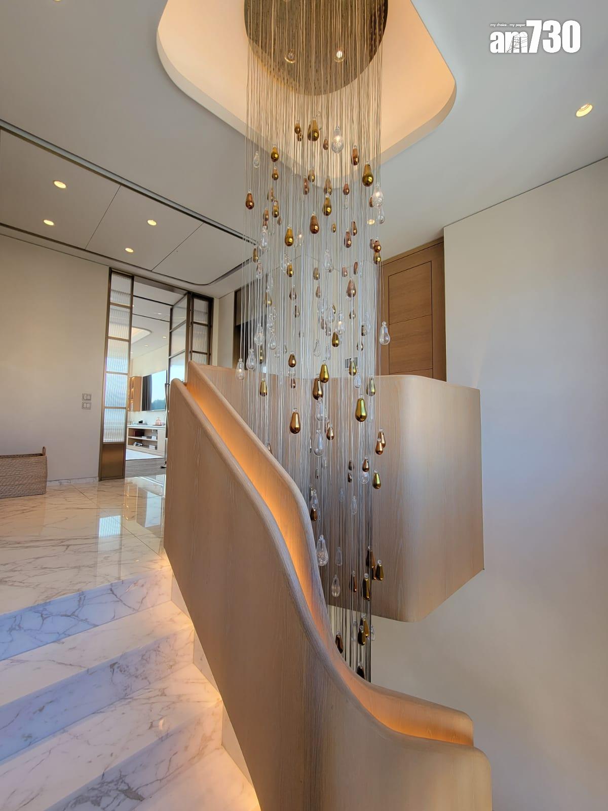 皇第頂層三複式大宅曝光!採「空中遊艇」設計 連逾7000萬裝修(多圖有片)|渣甸山豪宅