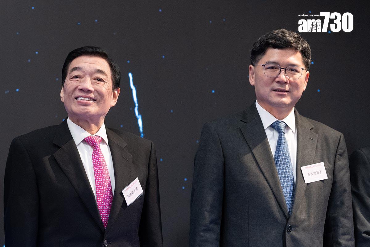 范鴻齡表示,醫管局進行「全身檢查」後,未必會帶來翻天覆地的變動;旁為高拔陞。(資料圖片)