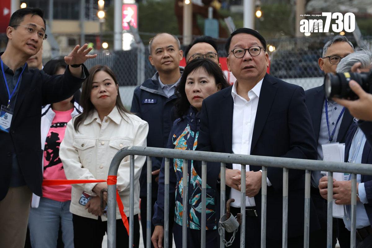 陳國基(右一)、陳美寶(右二)等官員到場視察壓力測試過程。(林俊源攝)