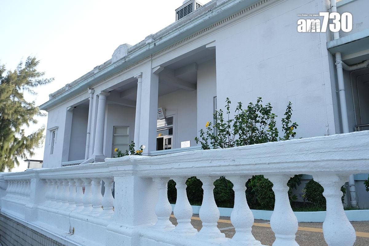 機場核心計劃展覽中心位處的白樓,2010年獲評為三級歷史建築。(羅庸軒攝)