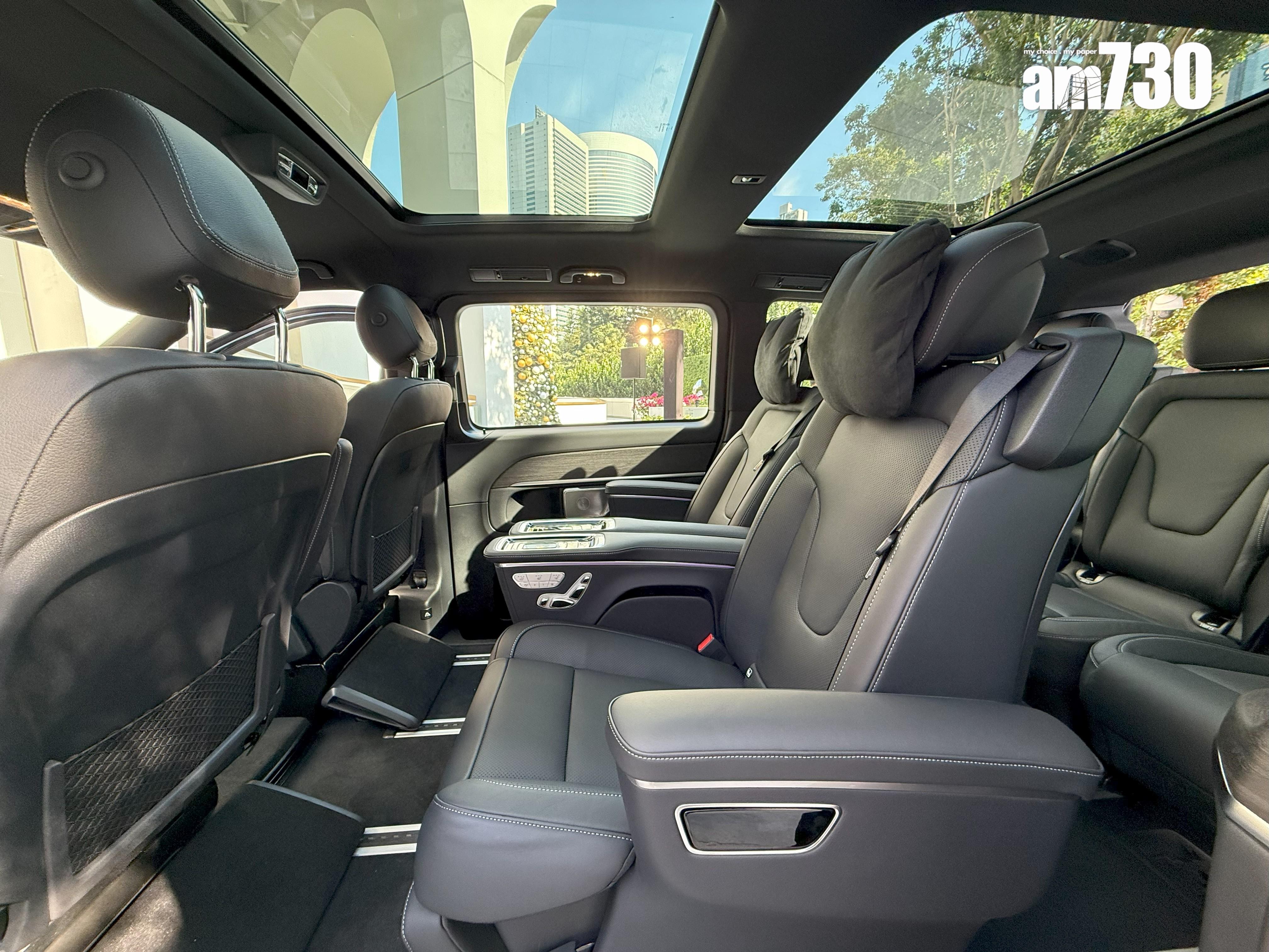 EQV車廂空間感十足,兩張大班椅具按摩功能。