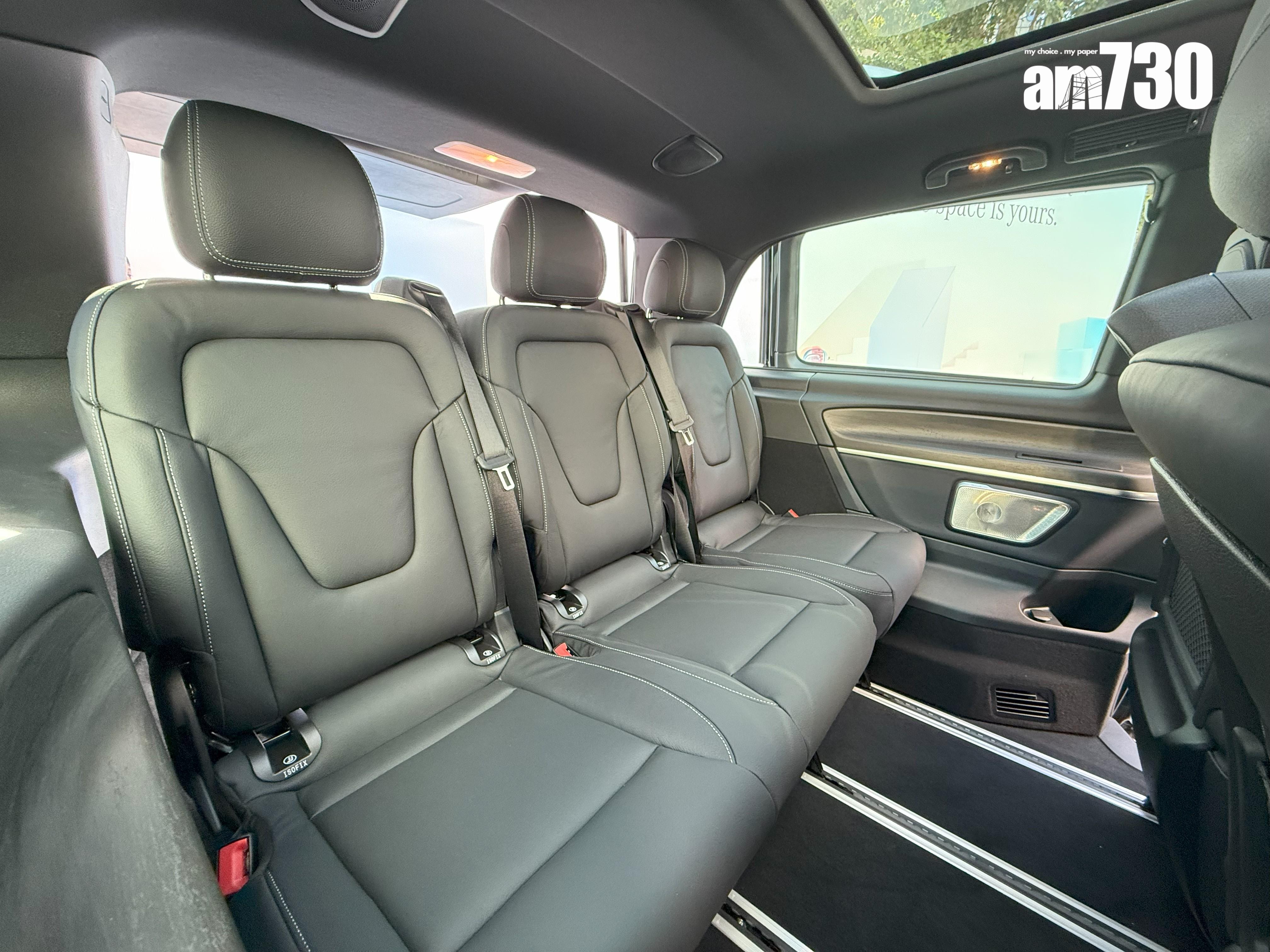 EQV後排同樣寬敞鬆動。
