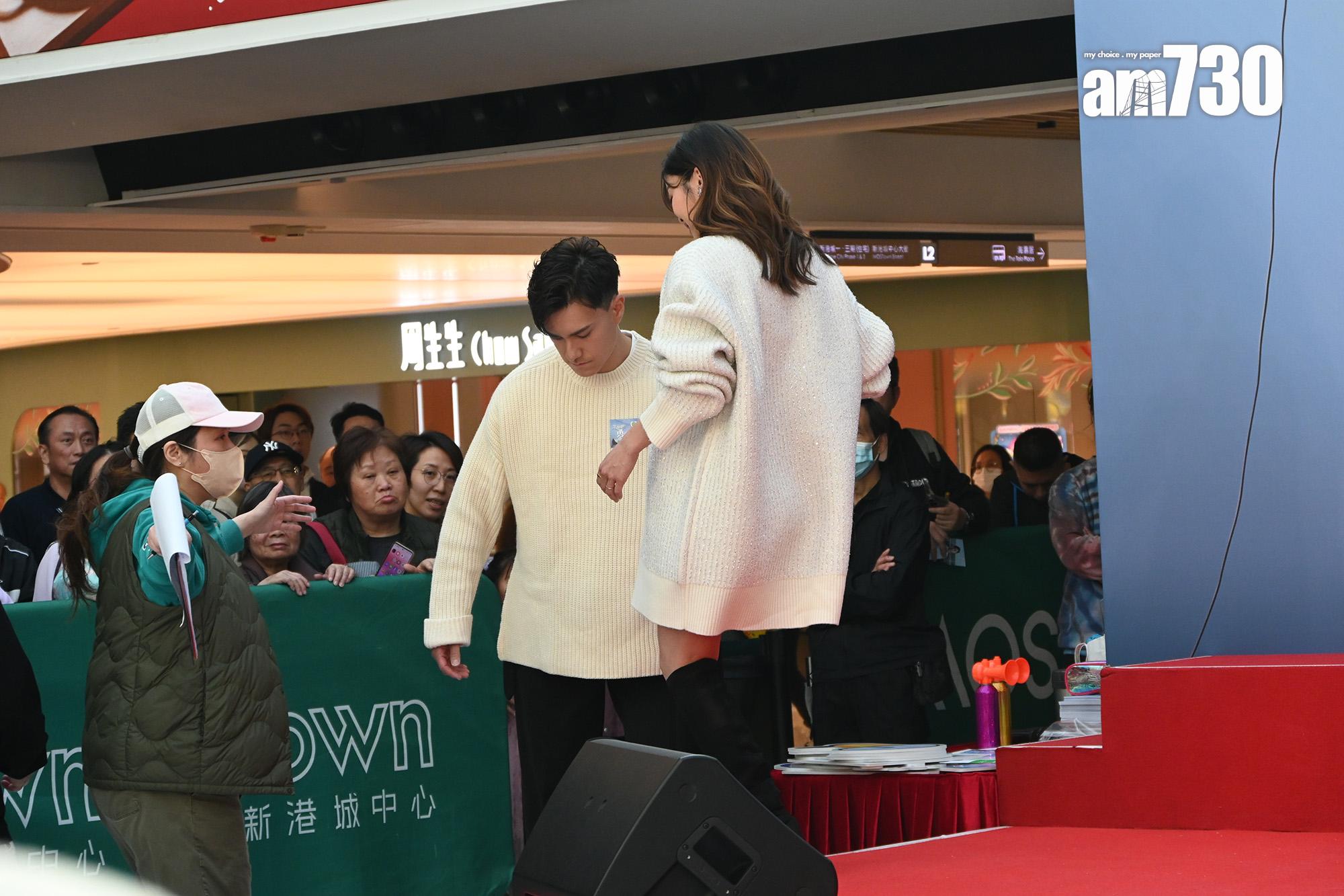 朱敏瀚全程傍實賴慰玲,扶上扶落。(娛樂組攝)