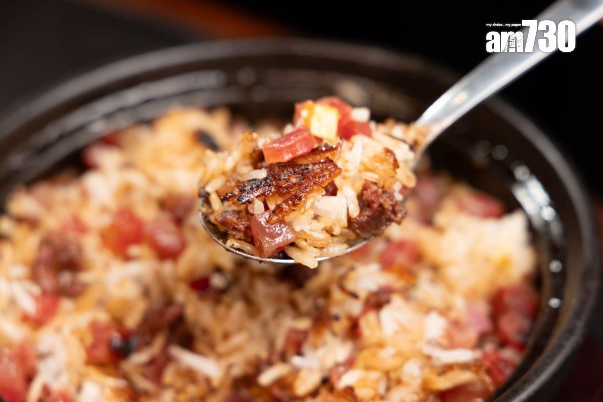 用平底瓦瓷鍋放於明火上煲飯,受熱均勻,鍋底也平均呈現脆口飯焦。