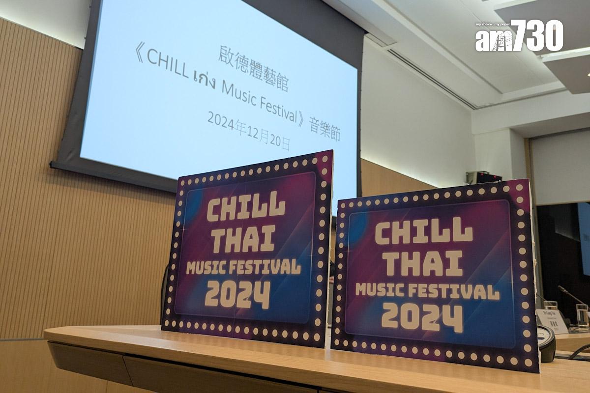 周五的音樂會將禁止攜帶左邊的「1.0燈牌」,尺寸較細的「2.0燈牌」就符合入場要求。(羅庸軒攝)