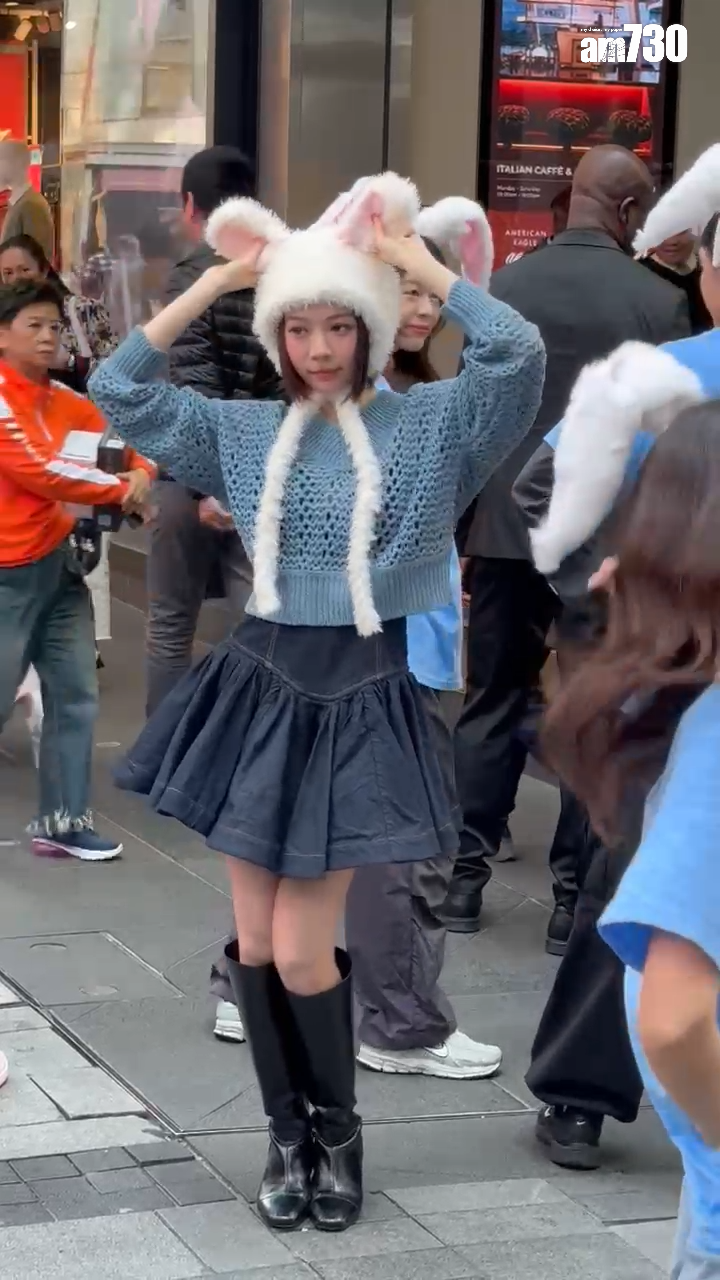 林明禎現身中環鬧市拍攝。(娛樂組攝)