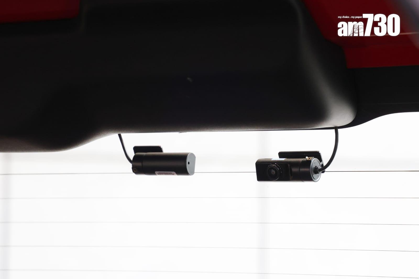 立法會交通事務委員會參觀的士車廂內攝錄系統。吳康琦攝)