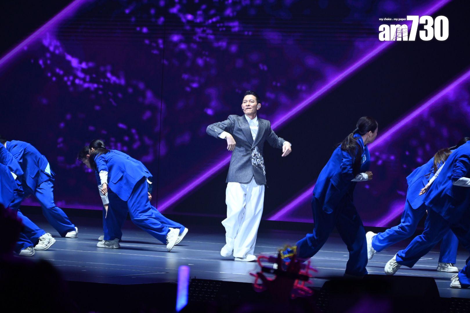 劉德華以《今天》、《沒有人可以像你》、《笨小孩》為個唱揭幕。(娛樂組攝)