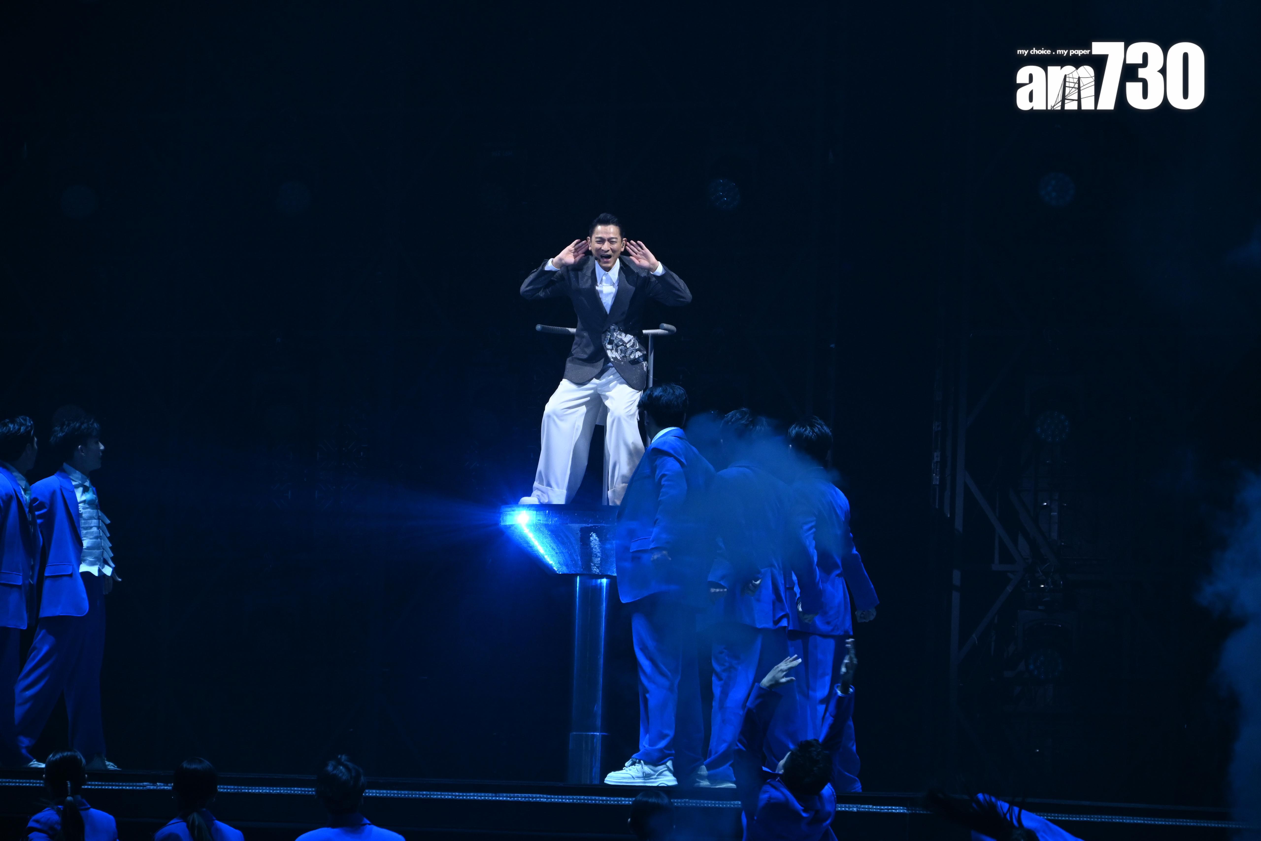 劉德華以《今天》、《沒有人可以像你》、《笨小孩》為個唱揭幕。(娛樂組攝)