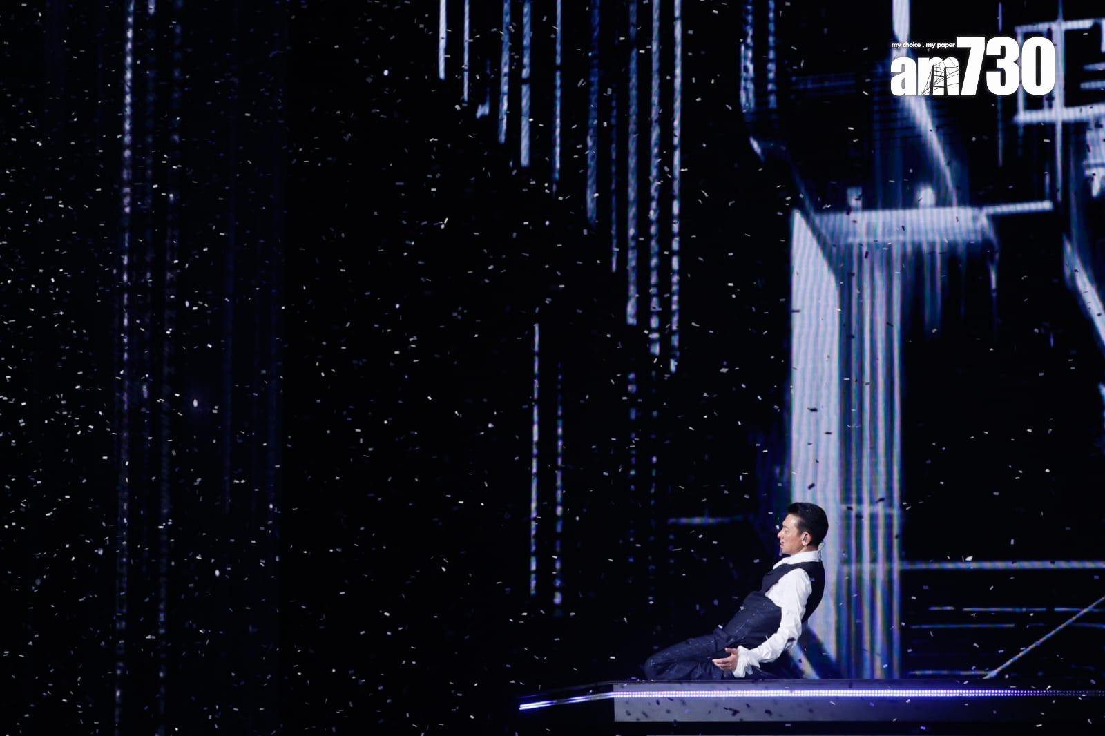 劉德華的巡迴演唱會香港站,每晚在高台上唱《練習》時均會跣往台邊。(蘇文傑攝/資料圖片)