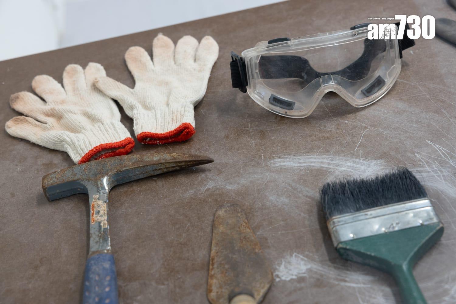 探知館新設「恐龍會客室」 展示專家清修港產恐龍化石 (蘇文傑攝)