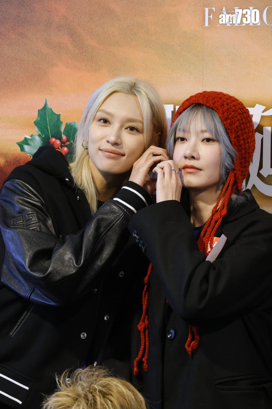 《焚城》一眾演員出席聖誕維港遊船河,同fans齊齊遊維港。(林俊源攝)