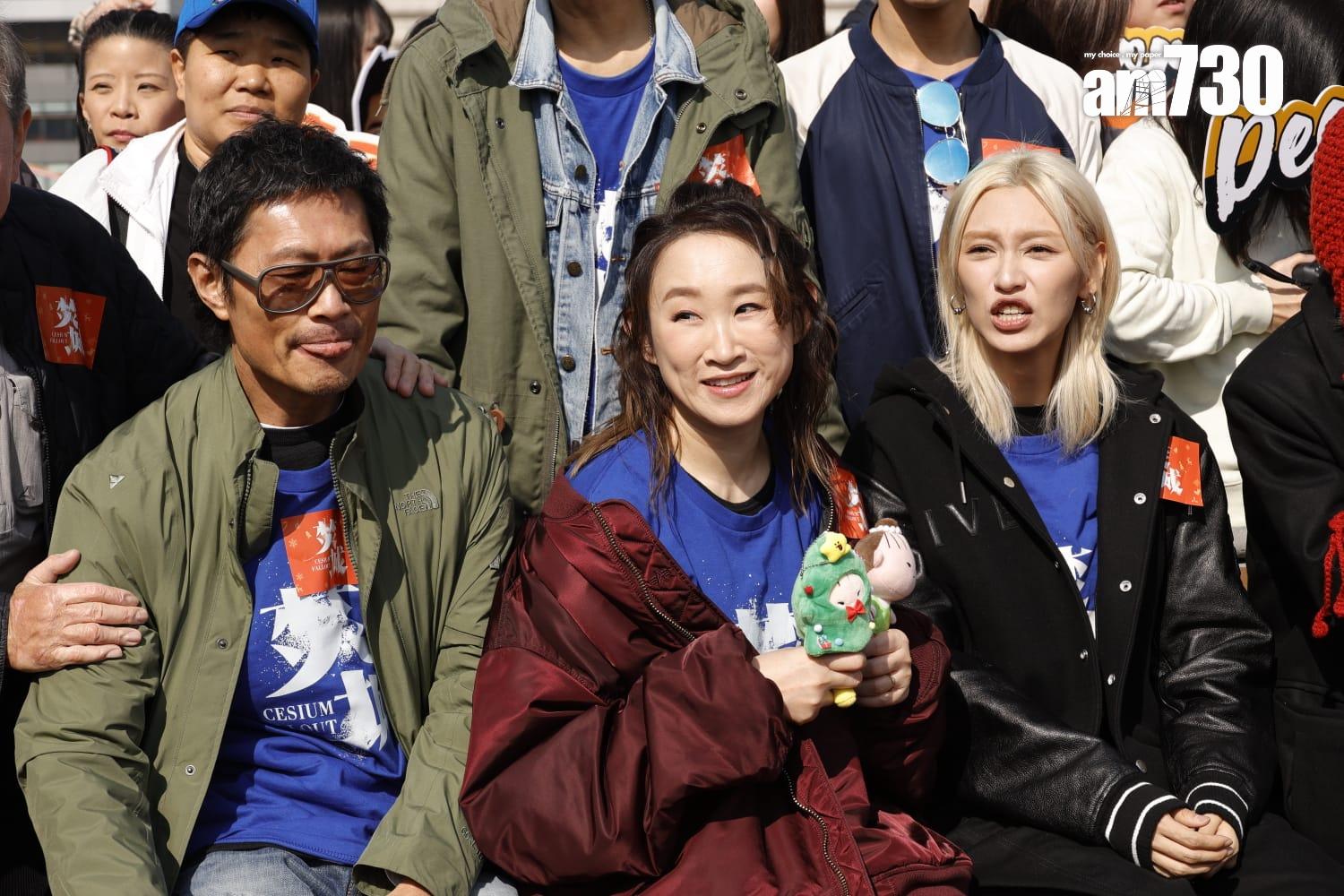 《焚城》一眾演員出席聖誕維港遊船河,同fans齊齊遊維港。(林俊源攝)