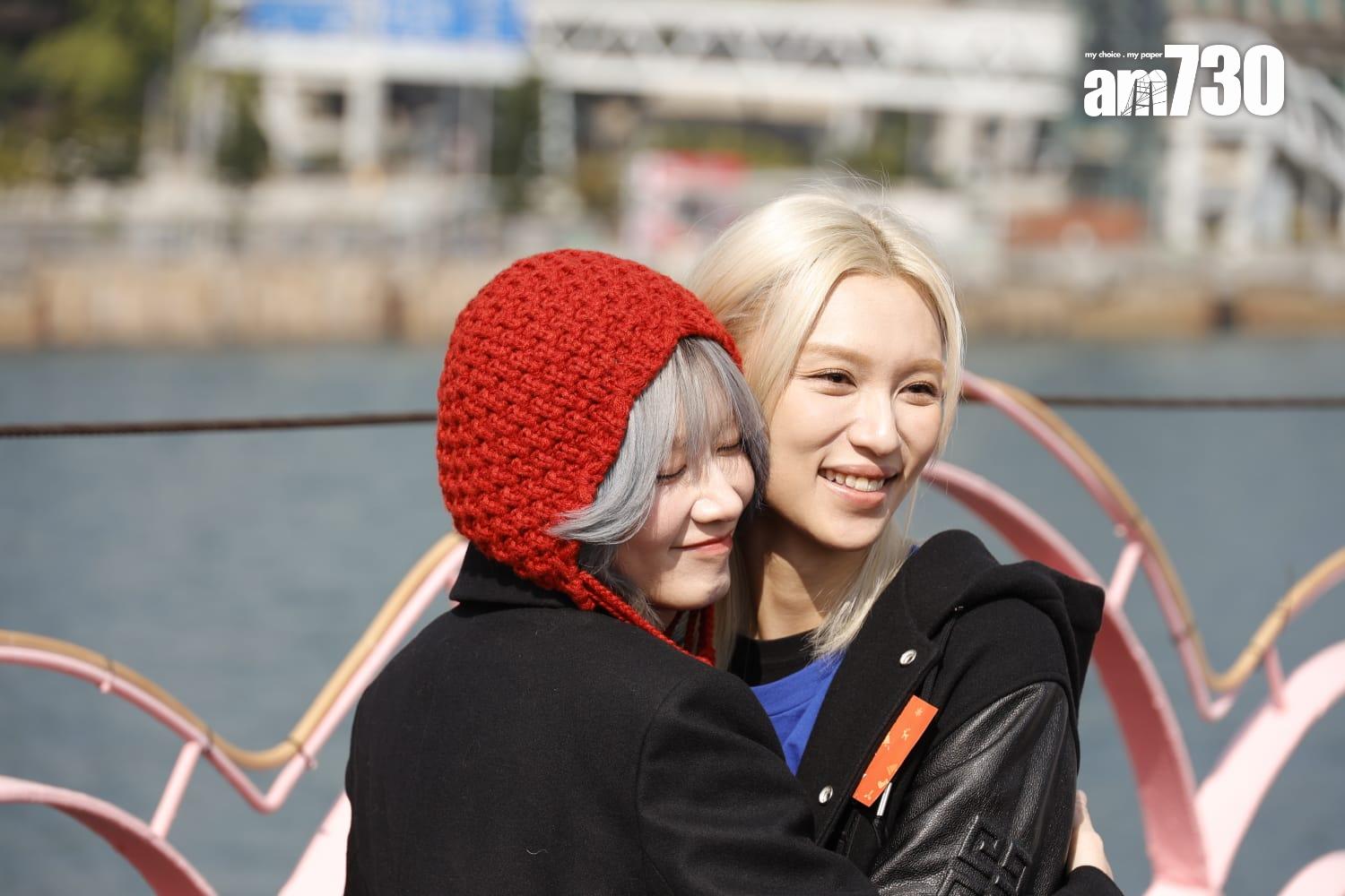 《焚城》一眾演員出席聖誕維港遊船河,同fans齊齊遊維港。(林俊源攝)