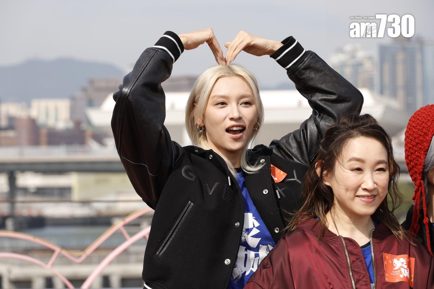 《焚城》一眾演員出席聖誕維港遊船河,同fans齊齊遊維港。(林俊源攝)