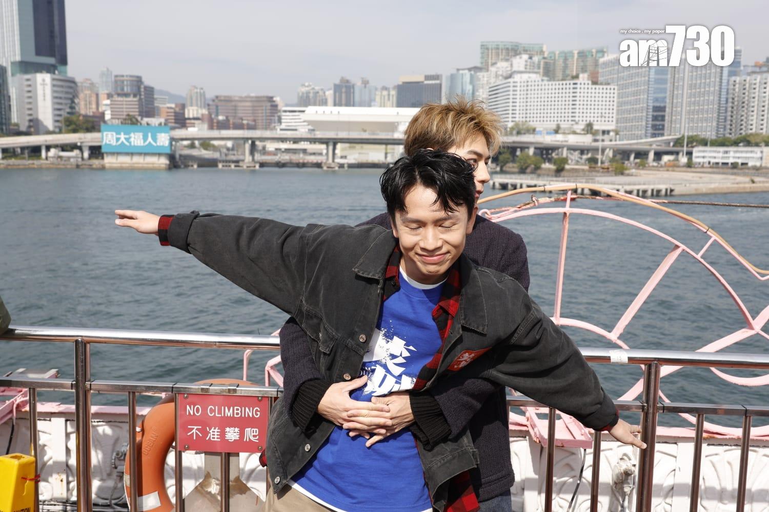 《焚城》一眾演員出席聖誕維港遊船河,同fans齊齊遊維港。(林俊源攝)