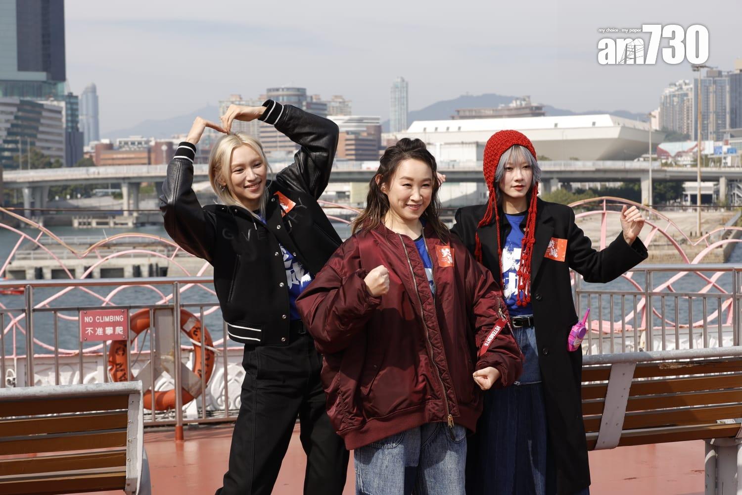 《焚城》一眾演員出席聖誕維港遊船河,同fans齊齊遊維港。(林俊源攝)