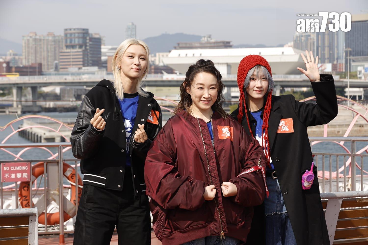 《焚城》一眾演員出席聖誕維港遊船河,同fans齊齊遊維港。(林俊源攝)