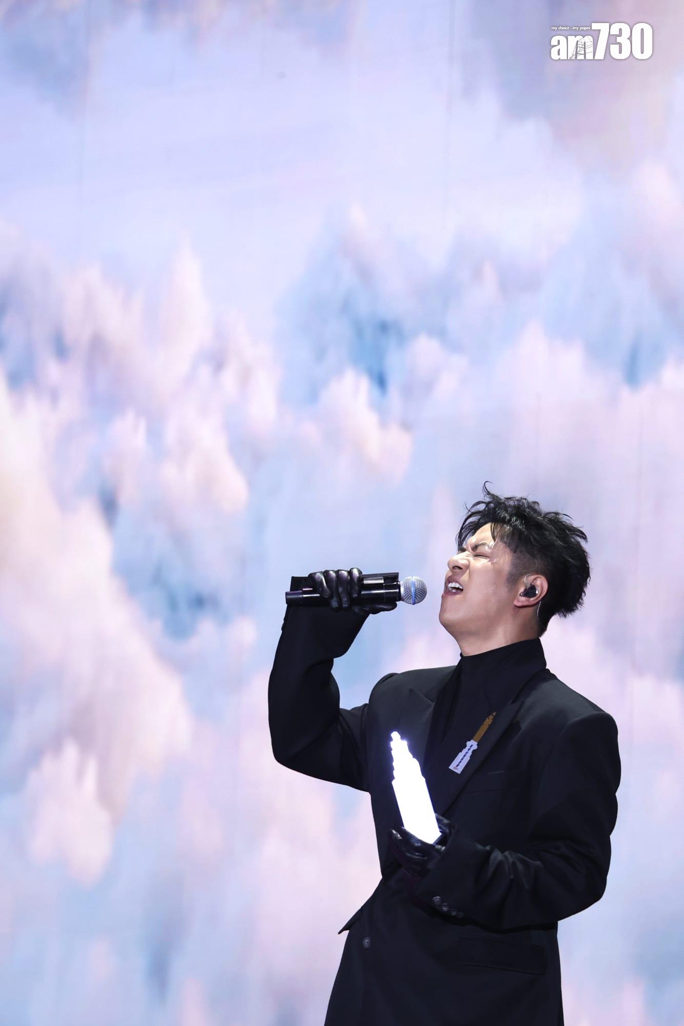 許廷鏗獲頒「十大卓越歌手」及憑《聆聽世界這分鐘》獲得「勁爆歌曲」。