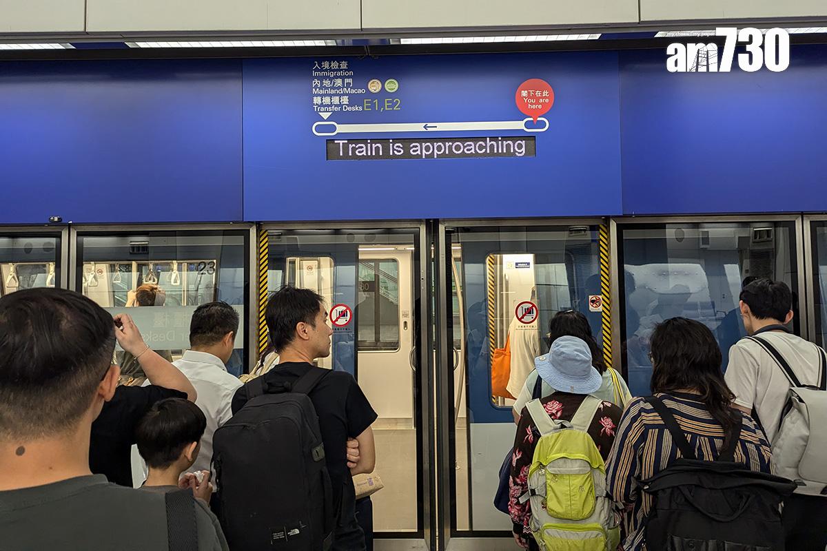 機場旅客捷運系統接載旅客往來一號客運大樓、T1中場客運廊與海天中轉大樓。(資料圖片/羅庸軒攝)