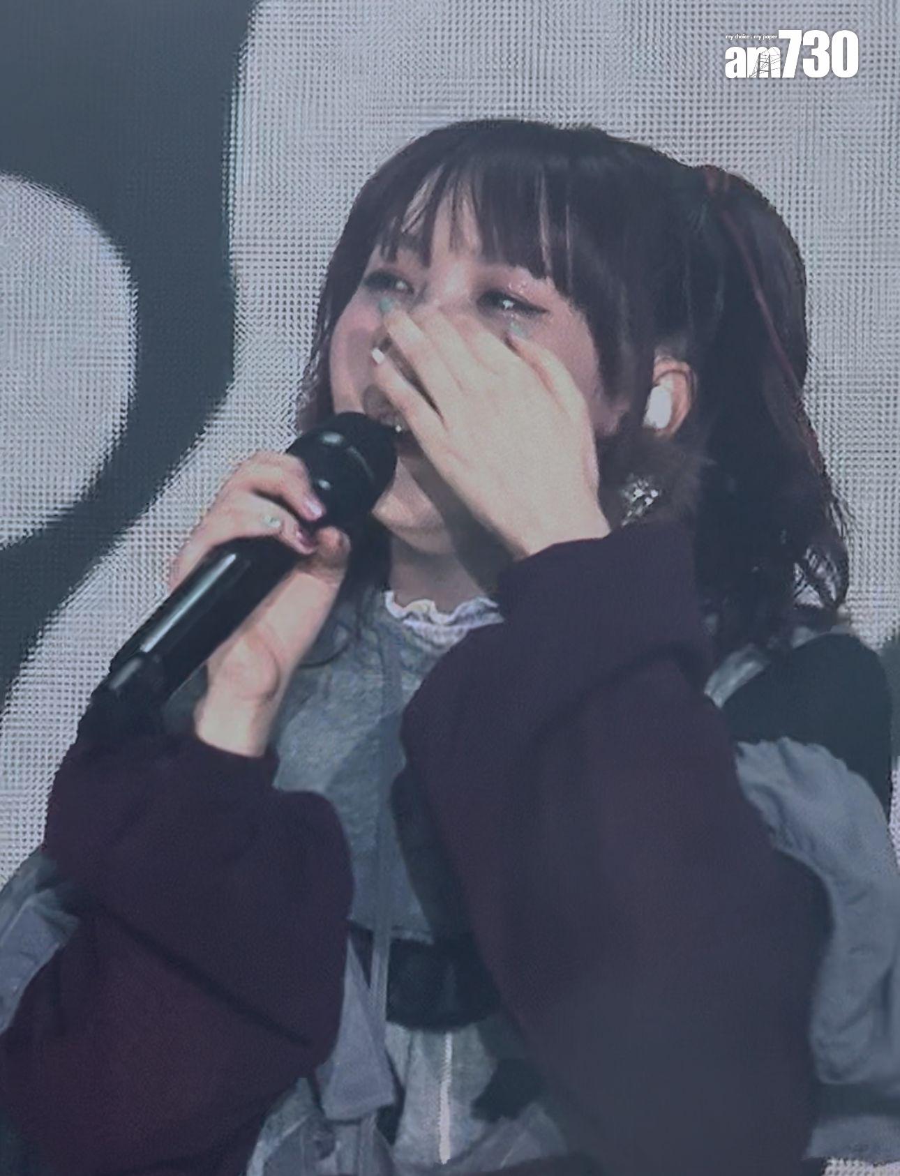 ikura受到香港歌迷的熱情感動,一度哽咽兼眼濕濕。