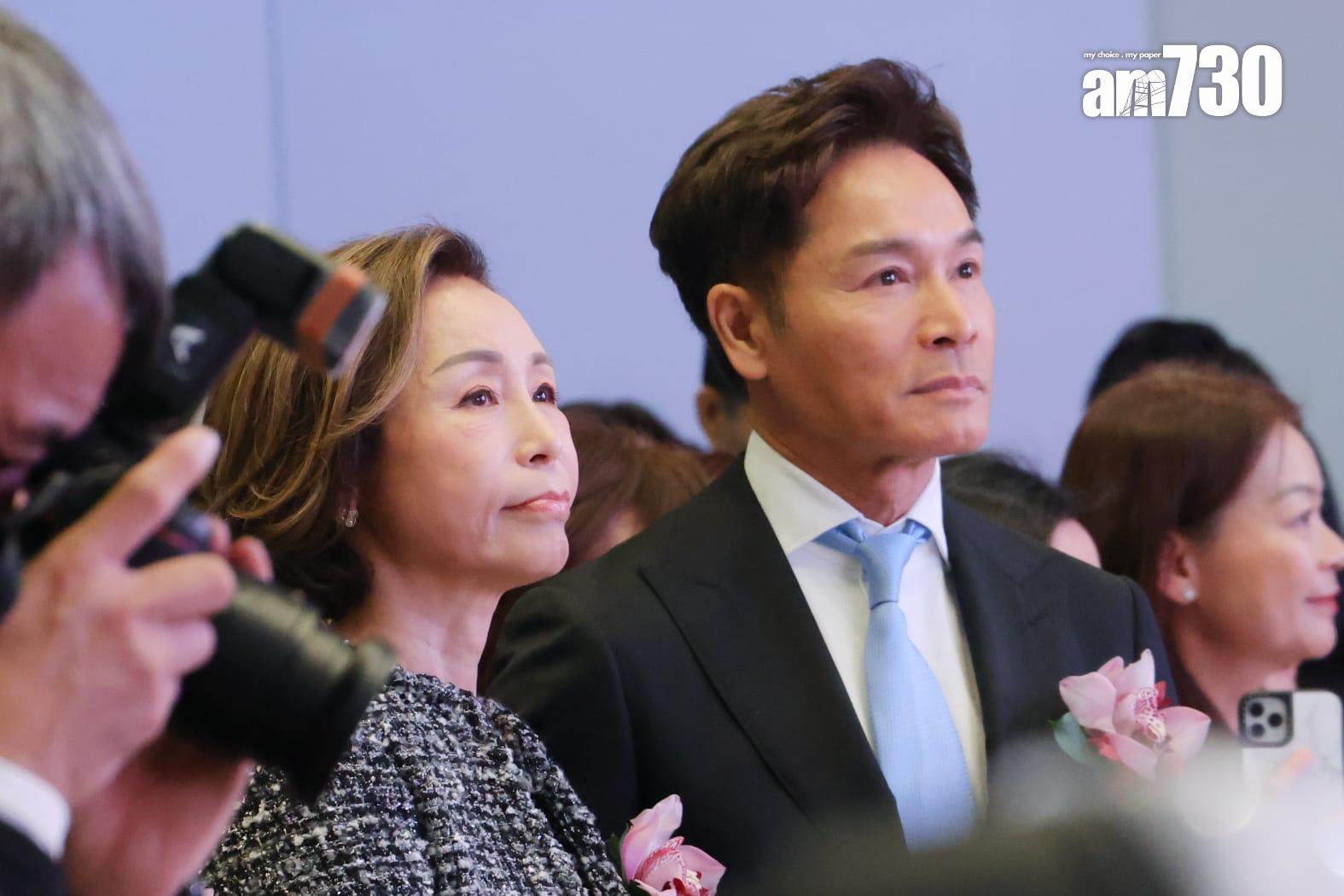 由藝人郭晉安及胞姊郭致因創辦的草姬集團首日掛牌。(吳康琦攝)