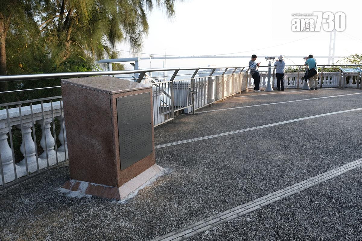 政府會原址保留「香港工人死難紀念碑」。(羅庸軒攝)