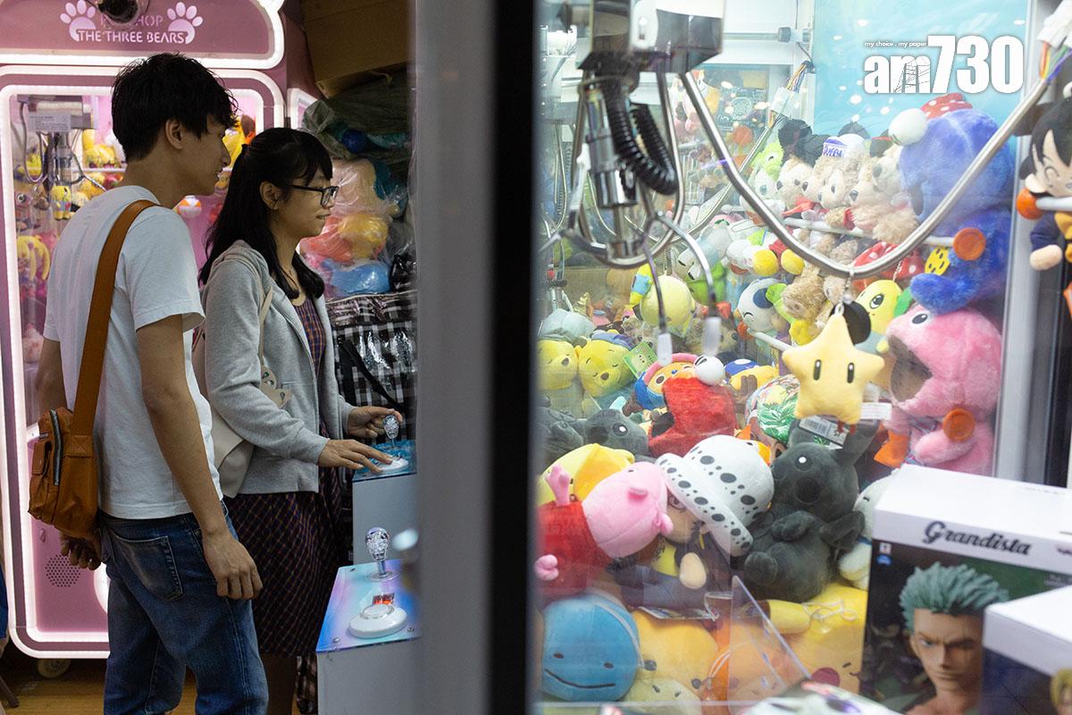 夾公仔機店開到成行成市。(資料圖片)