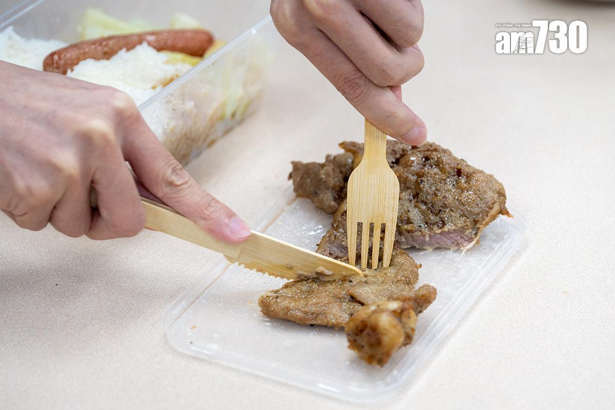 首階段即棄塑膠餐具管制已經生效,食肆主要轉用木製或紙製餐具。(資料圖片)