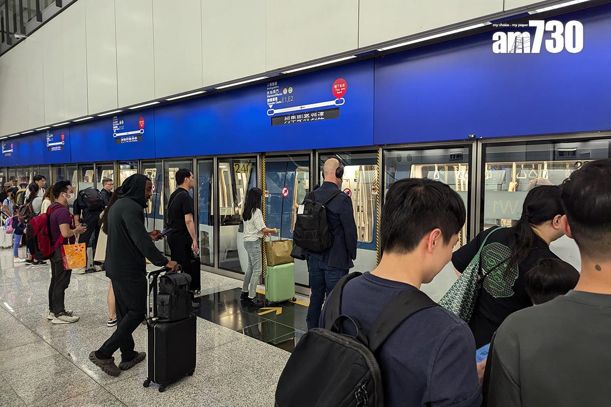 機場旅客捷運系統接載旅客往來一號客運大樓、T1中場客運廊與海天中轉大樓。(資料圖片/羅庸軒攝)