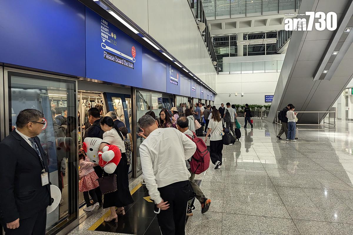 機場旅客捷運系統接載旅客往來一號客運大樓、T1中場客運廊與海天中轉大樓。(資料圖片/羅庸軒攝)