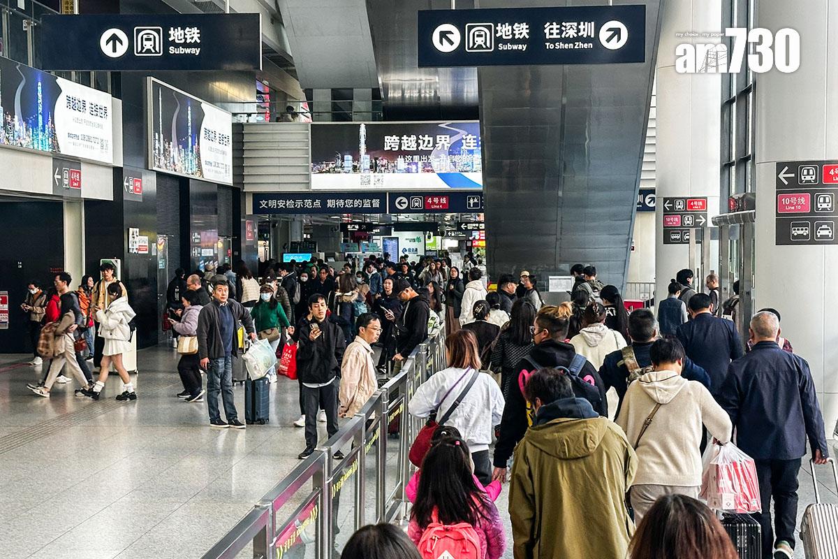 聖誕節長假期大批港人北上消費,圖為深圳福田口岸。(中通社)