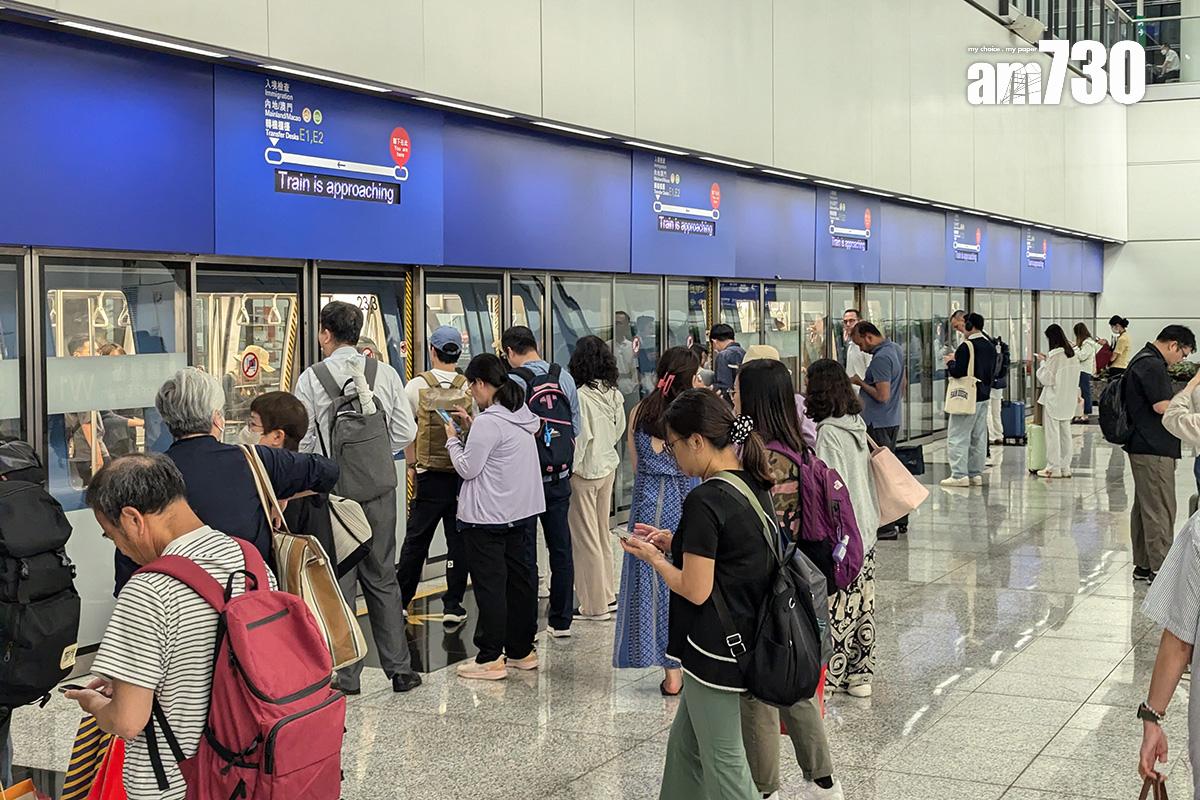 機場旅客捷運系統接載旅客往來一號客運大樓、T1中場客運廊與海天中轉大樓。(資料圖片/羅庸軒攝)