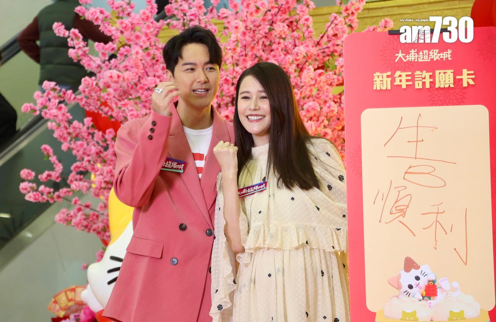 黃翠如和蕭正楠指BB腳頭好,近日密密接job。(娛樂組攝)