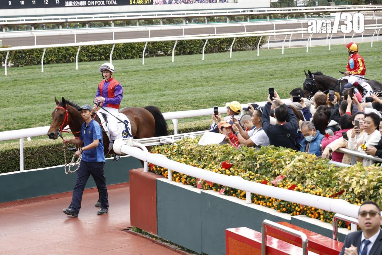 大年初三,沙田馬場迎來了一年一度的農曆新年賽馬日,吸引眾多市民和遊客到場參與。(林俊源攝)