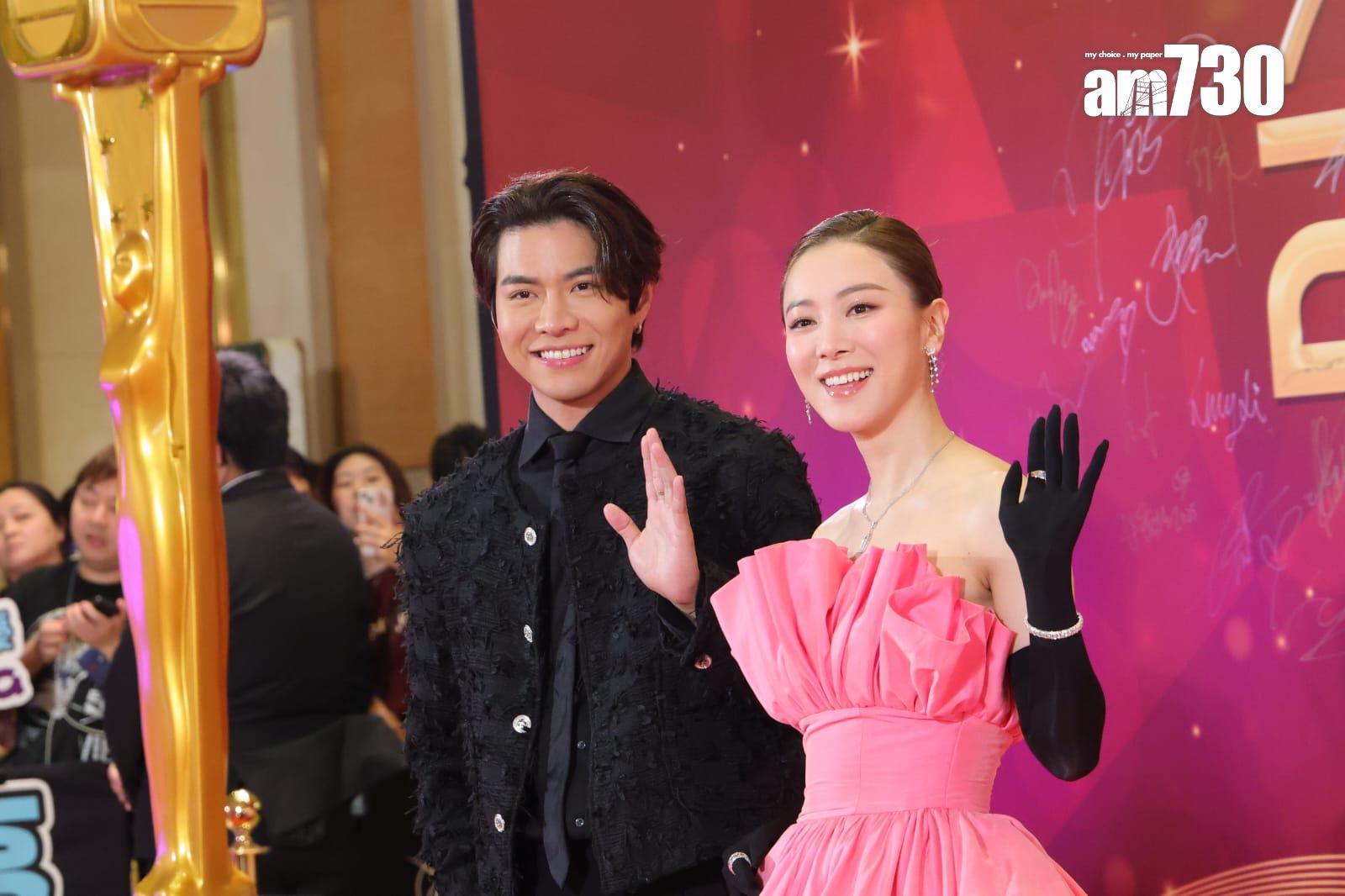 王敏奕在紅地毯上化身pink lady。(吳康琦攝)