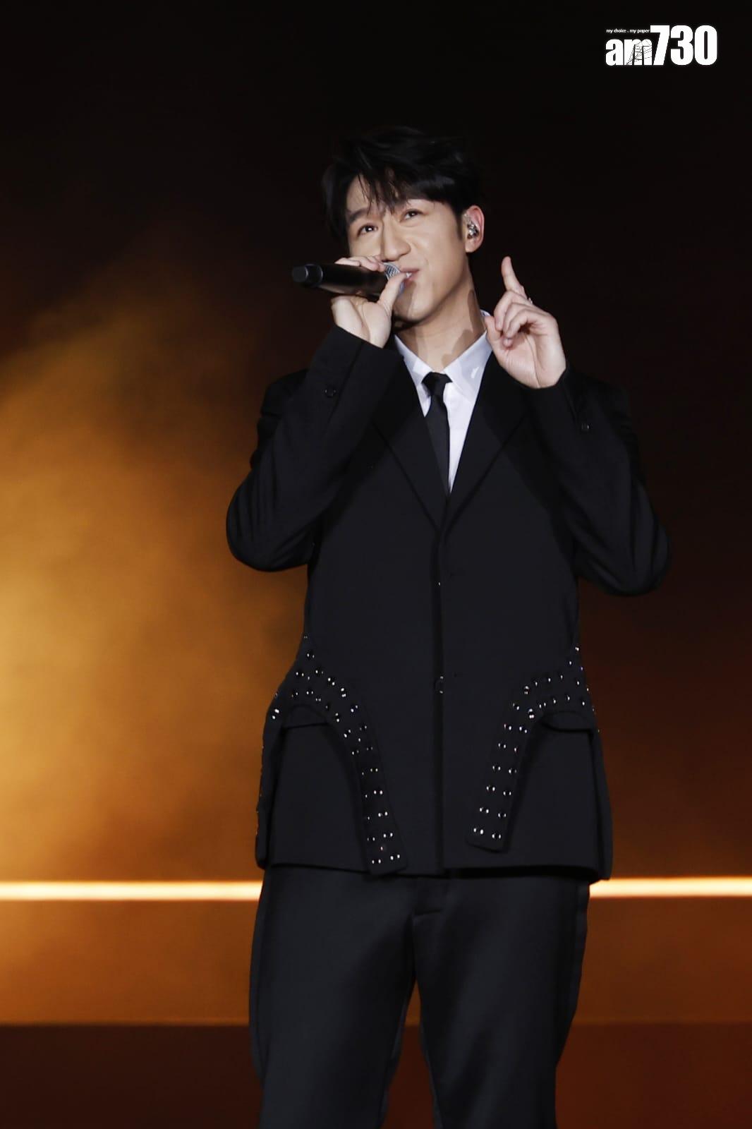 馮允謙表示好開心是第一位嘉賓,亦是首位歌手在新場館唱歌。(林俊源攝)