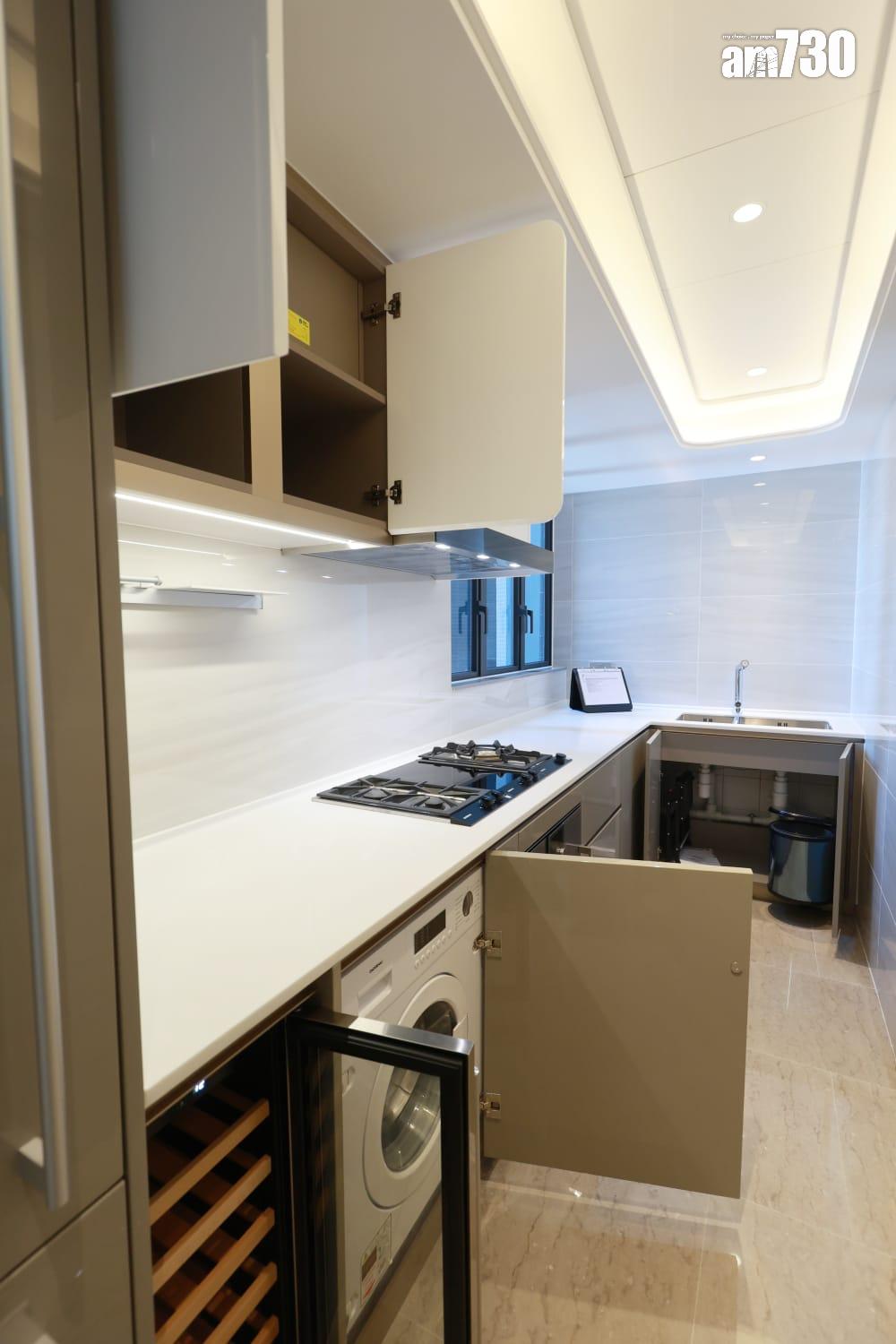 海盈山示範單位|915呎現樓三房套即睇!廳房同向廣納自然光 主人房面積寬敞 (多圖有片)|黃竹坑新盤