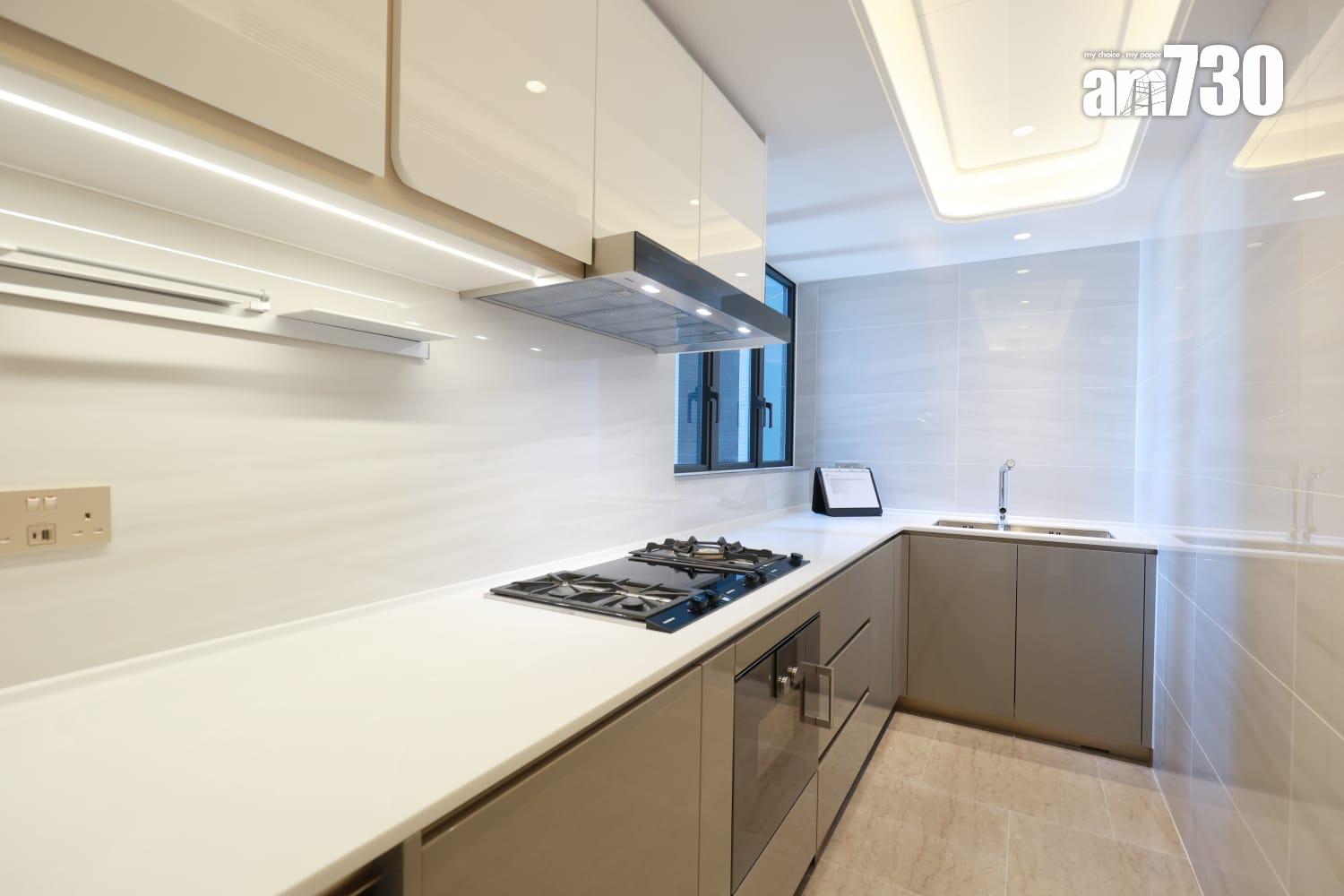 海盈山示範單位|915呎現樓三房套即睇!廳房同向廣納自然光 主人房面積寬敞 (多圖有片)|黃竹坑新盤