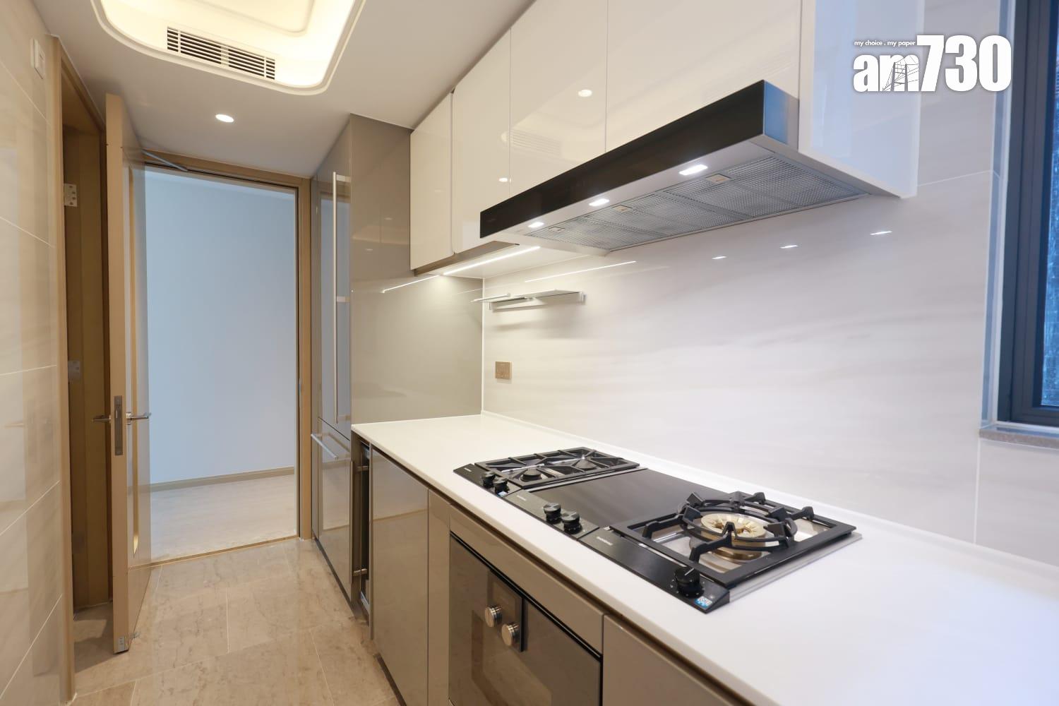 海盈山示範單位|915呎現樓三房套即睇!廳房同向廣納自然光 主人房面積寬敞 (多圖有片)|黃竹坑新盤