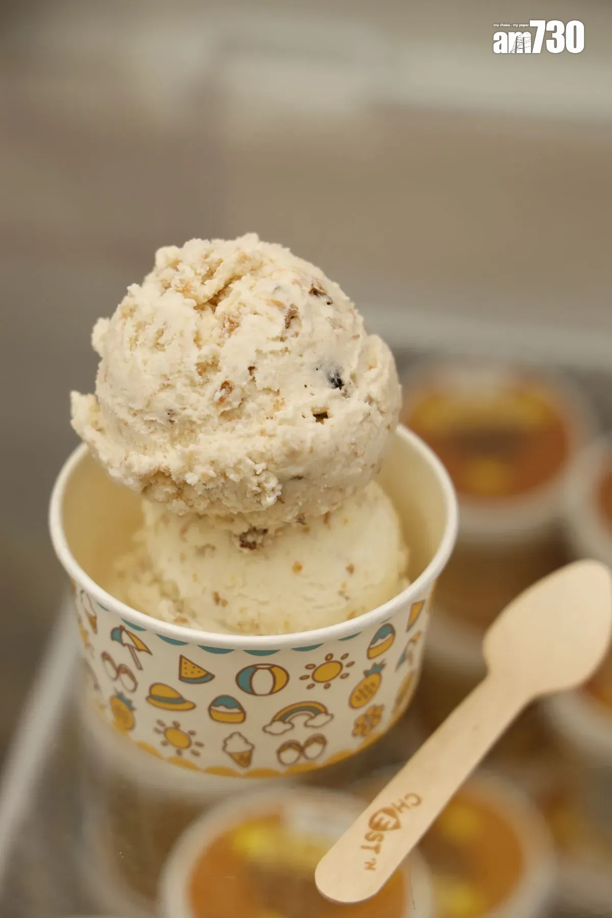 話梅雪糕、陳皮雪糕 雙球$58 話梅雪糕混合了甜話梅及鹹酸話梅,話梅相當突出。相對陳皮雪糕陳皮味中等,不霸道。 (林俊源攝)