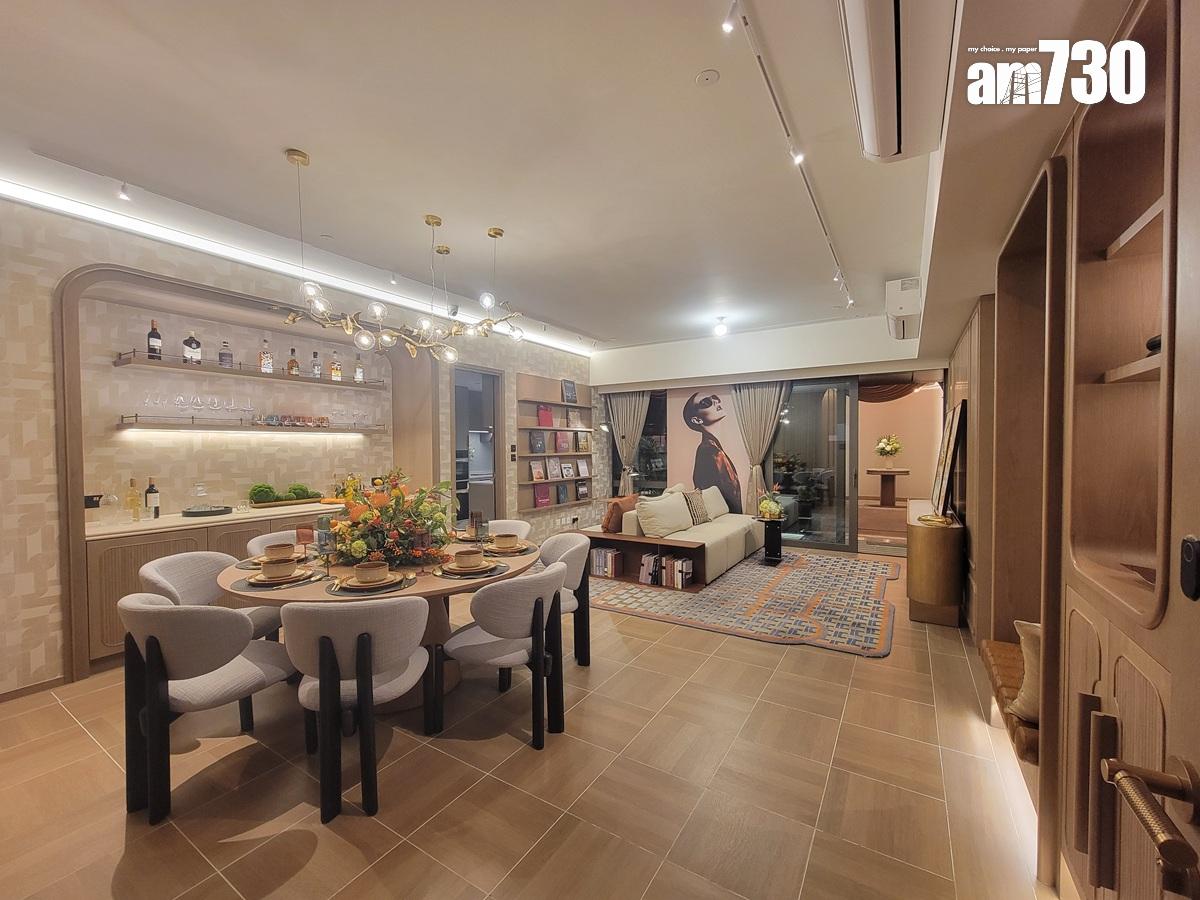 皇都示範單位|連裝修四房套面積逾1200呎 「雙客廳」打造寬敞起居空間(多圖有片)|北角新盤