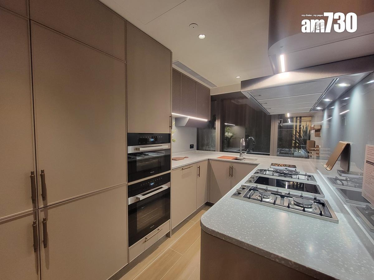 皇都示範單位|連裝修四房套面積逾1200呎 「雙客廳」打造寬敞起居空間(多圖有片)|北角新盤