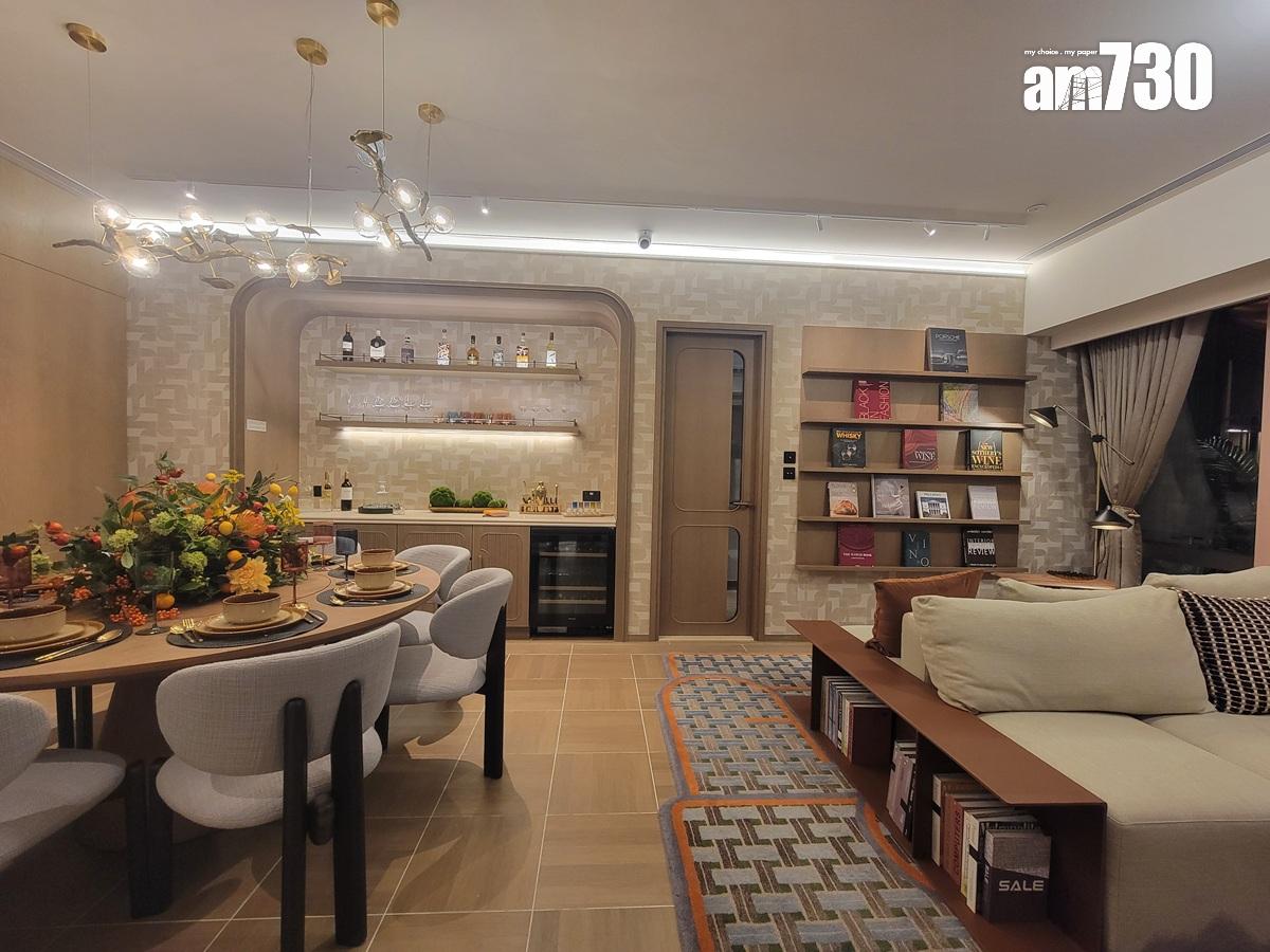 皇都示範單位|連裝修四房套面積逾1200呎 「雙客廳」打造寬敞起居空間(多圖有片)|北角新盤