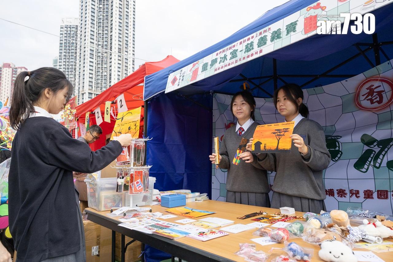 聯校國際助學組織「童夢同行」參加年宵,為柬埔寨及非洲學童籌款。(蘇文傑攝)