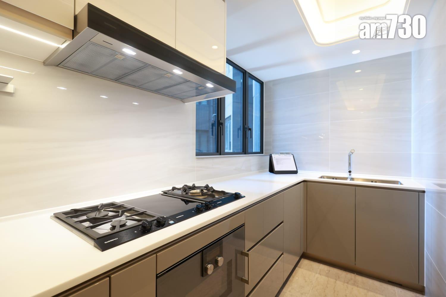 海盈山示範單位|915呎現樓三房套即睇!廳房同向廣納自然光 主人房面積寬敞 (多圖有片)|黃竹坑新盤