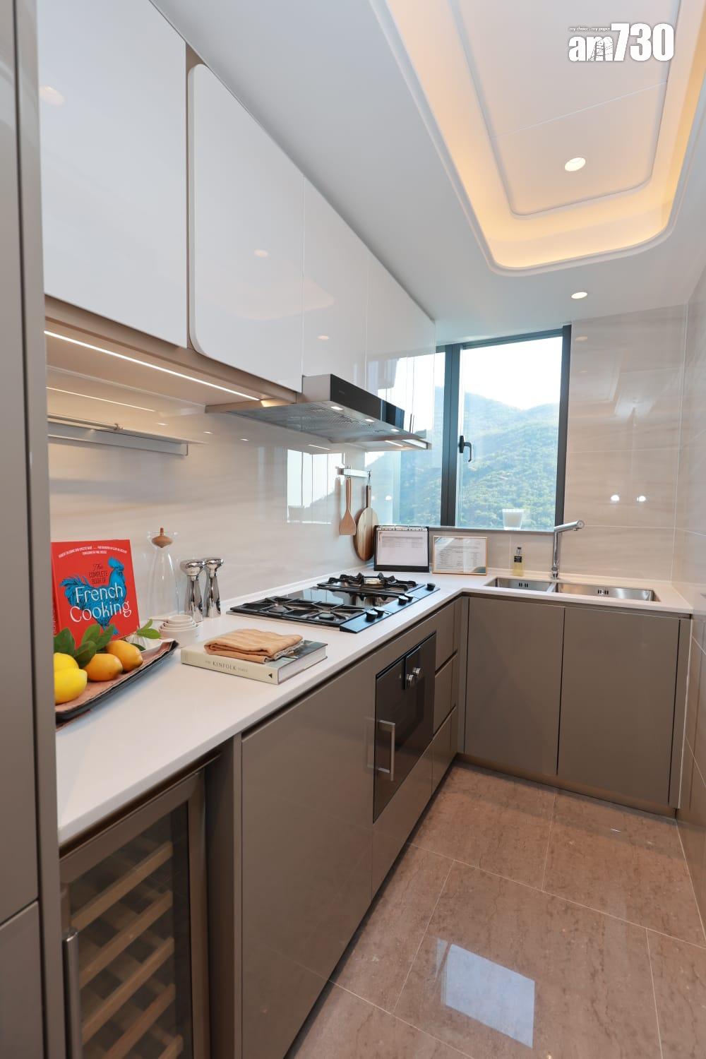 海盈山示範單位|現樓853呎現連裝修三房套 享山海雙景(多圖有片)|黃竹坑新盤