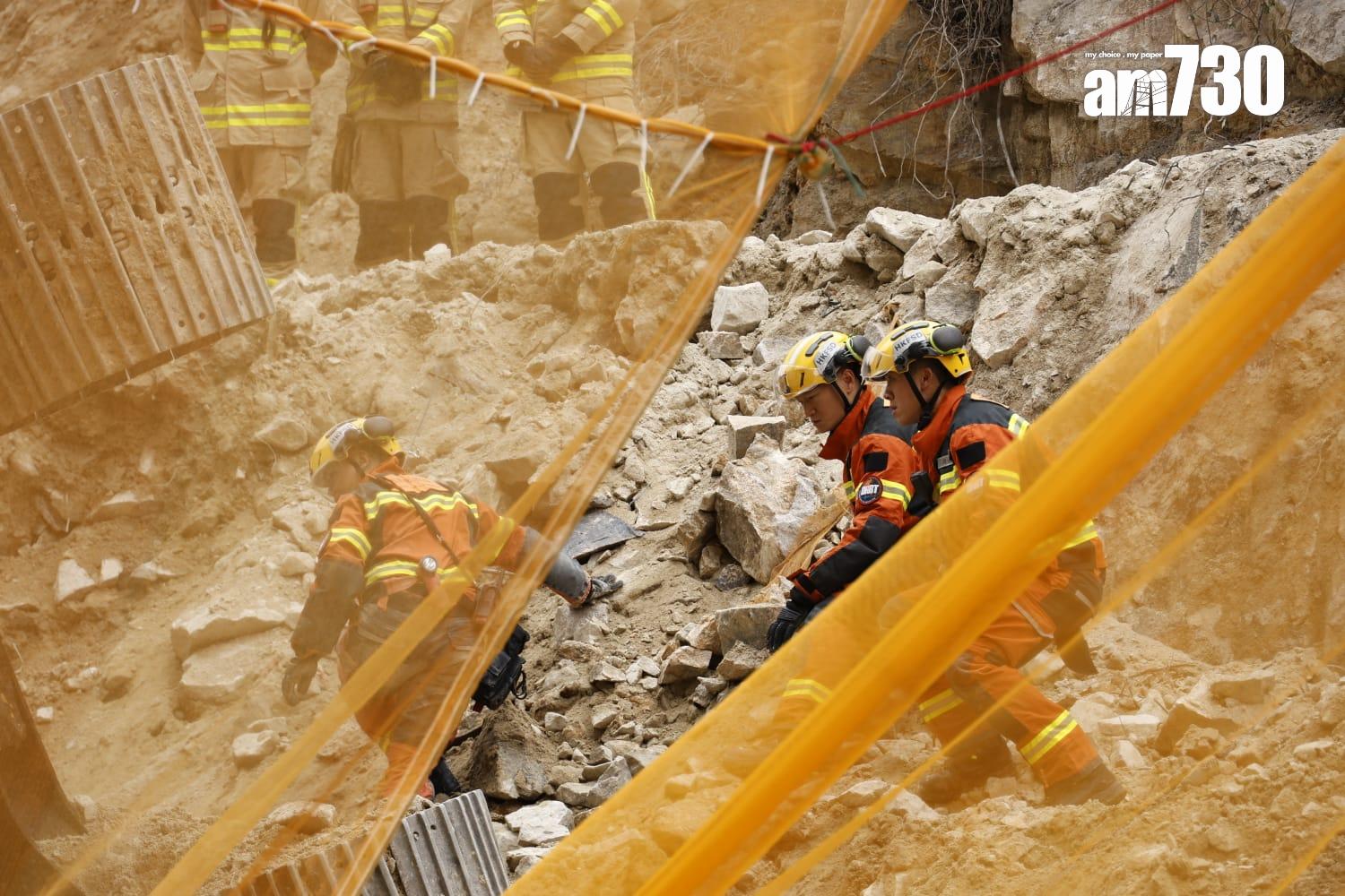 藍田康華苑對開連德道斜坡工地意外,垃圾車內一名乘客被夾車內,消防員正在場拯救。(林俊源攝)